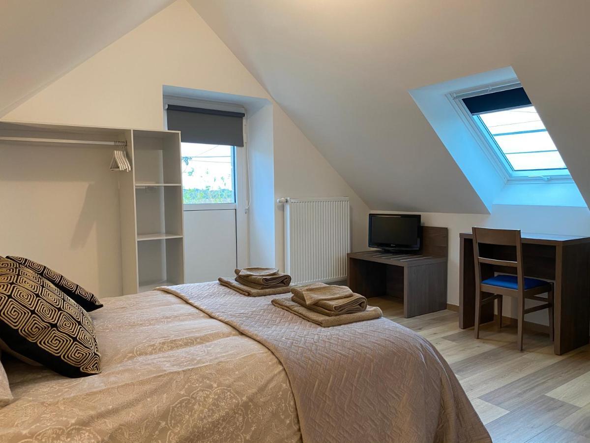 La Giendrotais Bed & Breakfast Corseul ภายนอก รูปภาพ